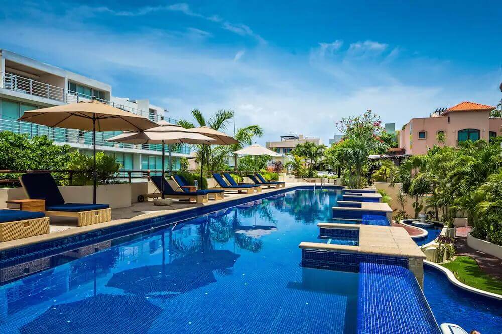 Condo in a beachfront community, with hotel amenities Playa del Carmen.