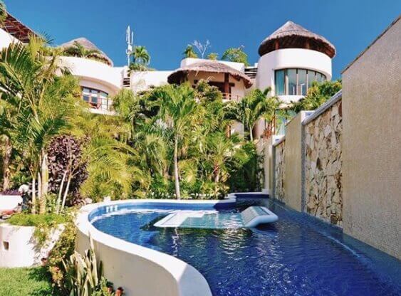 Condo in a beachfront community, with hotel amenities Playa del Carmen.