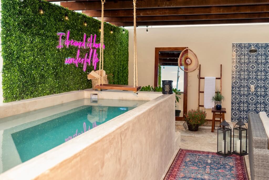 Penthouse with triple terrace, 2 balconies, TV room, service room, with beach club &amp; golf course, for sale, Corasol, Playa del Carmen, pre-c