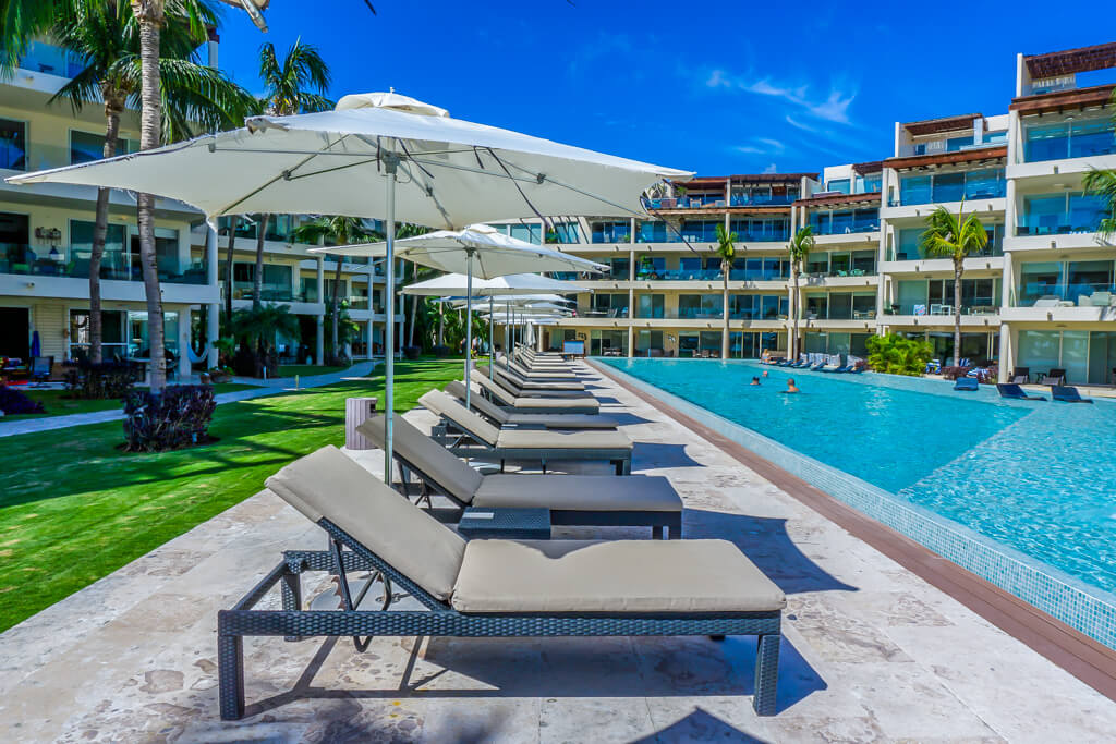 Penthouse with triple terrace, 2 balconies, TV room, service room, with beach club &amp; golf course, for sale, Corasol, Playa del Carmen, pre-c