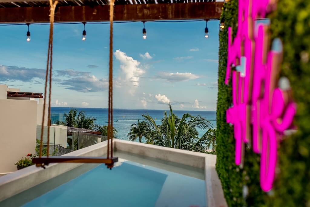 Penthouse with triple terrace, 2 balconies, TV room, service room, with beach club &amp; golf course, for sale, Corasol, Playa del Carmen, pre-c