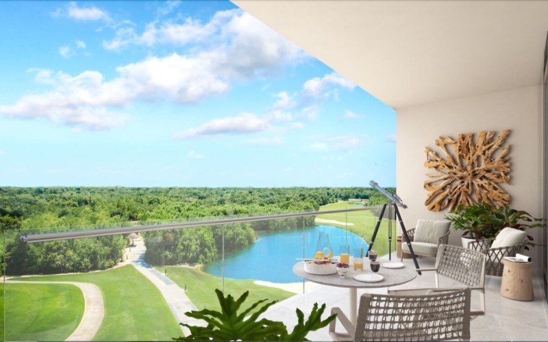 Condominium with 25 m2 terrace, golf course view, service room, clubhouse, cenotes, beach club, parks, 2 covered parking spaces, pre-constru