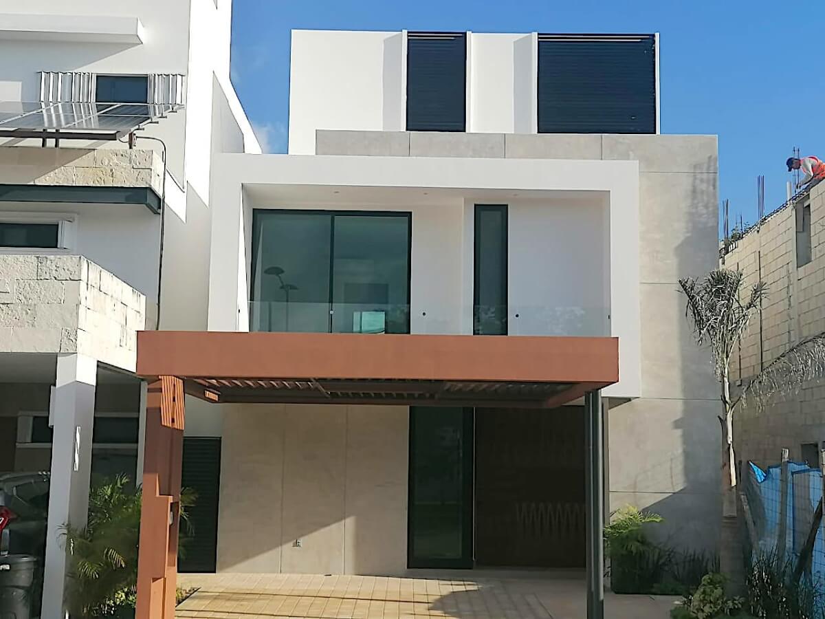 Casa con alberca privada, doble altura, piso de m&aacute;rmol, en residencial Rio, en venta Cancun