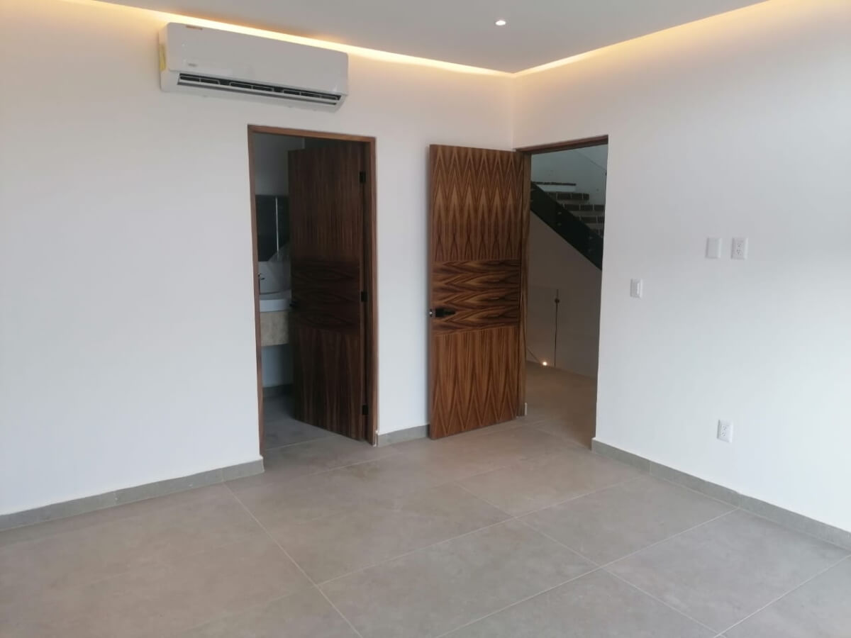 Casa con alberca privada, doble altura, piso de m&aacute;rmol, en residencial Rio, en venta Cancun