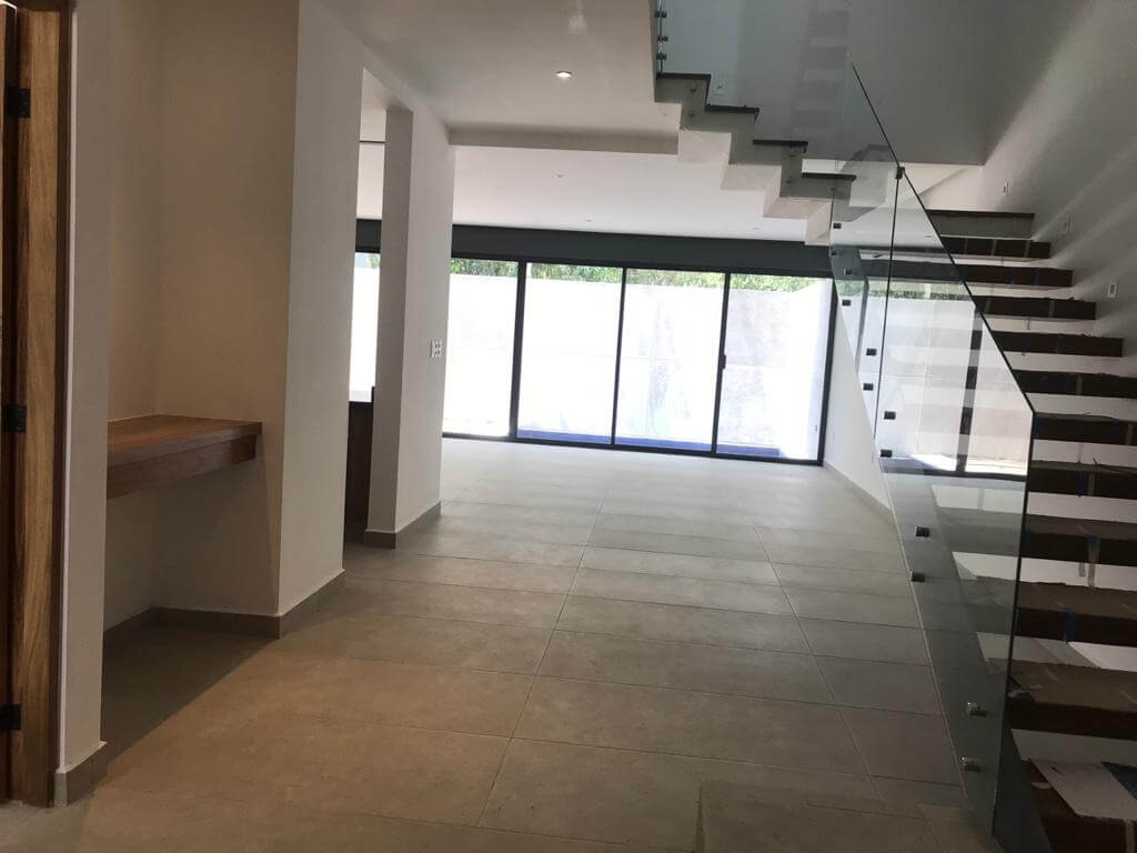 Casa con alberca privada, doble altura, piso de m&aacute;rmol, en residencial Rio, en venta Cancun