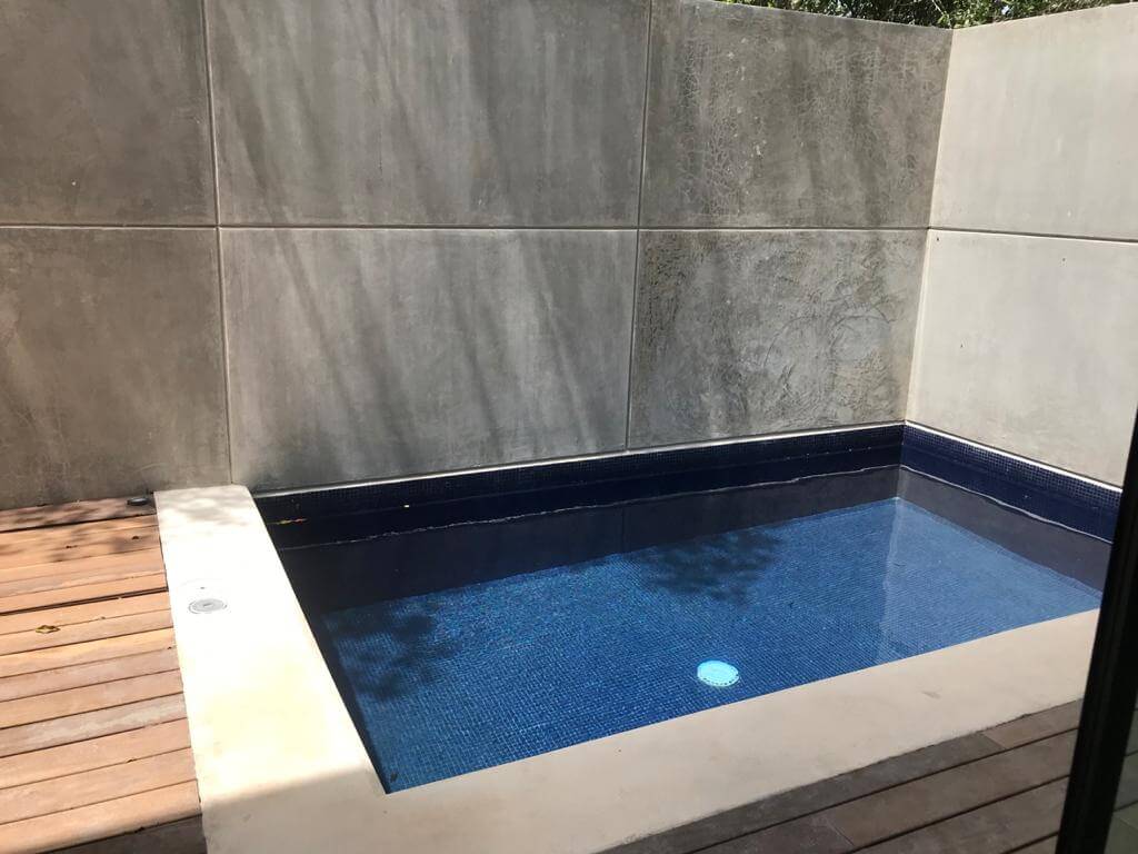 Casa con alberca privada, doble altura, piso de m&aacute;rmol, en residencial Rio, en venta Cancun