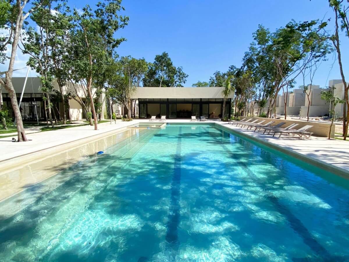 Casa de 3 recamaras en Playacar, alberca con carril de nado, chapoteadero, terraza con vista a la alberca, en venta, Playa del Carmen.