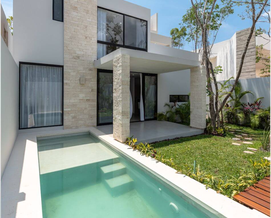 Casa de 3 recamaras en Playacar, alberca con carril de nado, chapoteadero, terraza con vista a la alberca, en venta, Playa del Carmen.