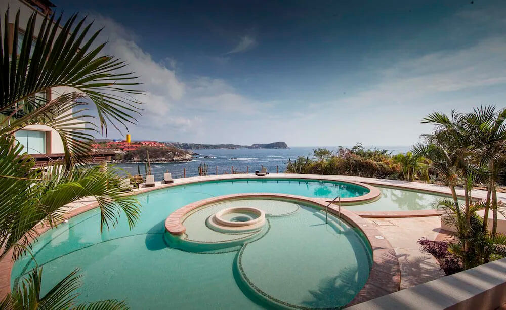 Ocean view penthouse, panoramic terrace, pool and Jacuzzi with sea view, furnished, 250 meters from the beach. for sale Huatulco.