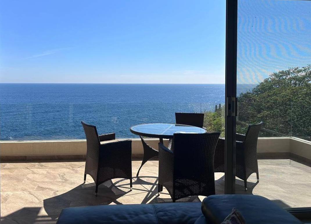 Ocean view penthouse, panoramic terrace, pool and Jacuzzi with sea view, furnished, 250 meters from the beach. for sale Huatulco.
