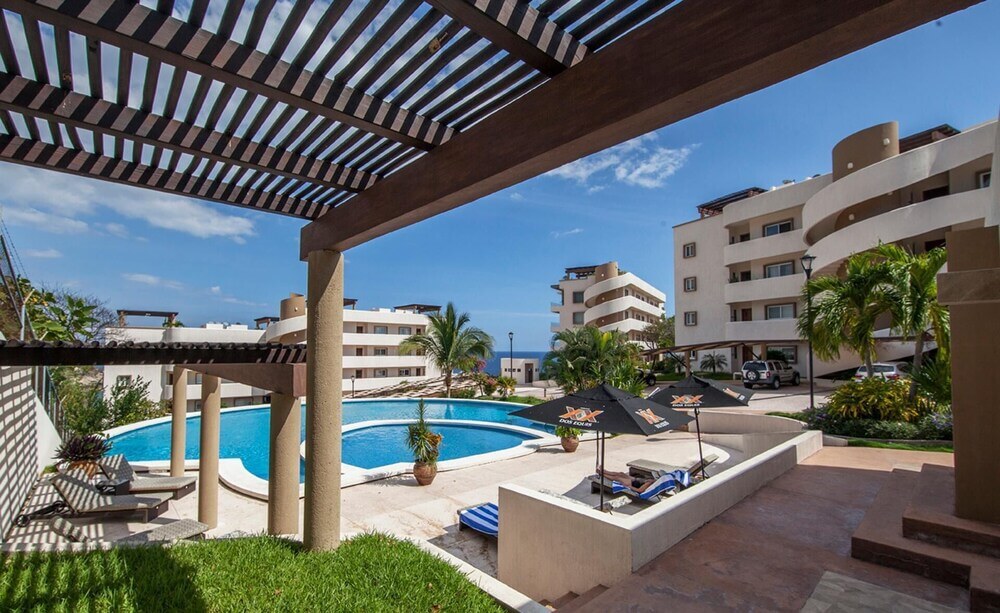 Ocean view penthouse, panoramic terrace, pool and Jacuzzi with sea view, furnished, 250 meters from the beach. for sale Huatulco.