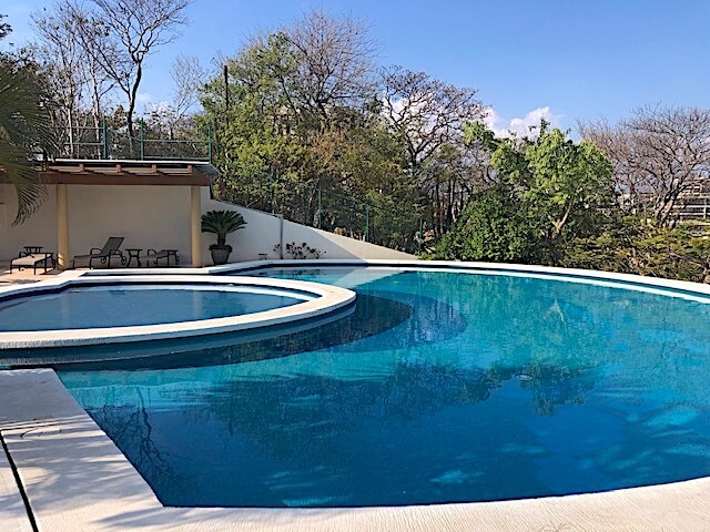 Ocean view penthouse, panoramic terrace, pool and Jacuzzi with sea view, furnished, 250 meters from the beach. for sale Huatulco.