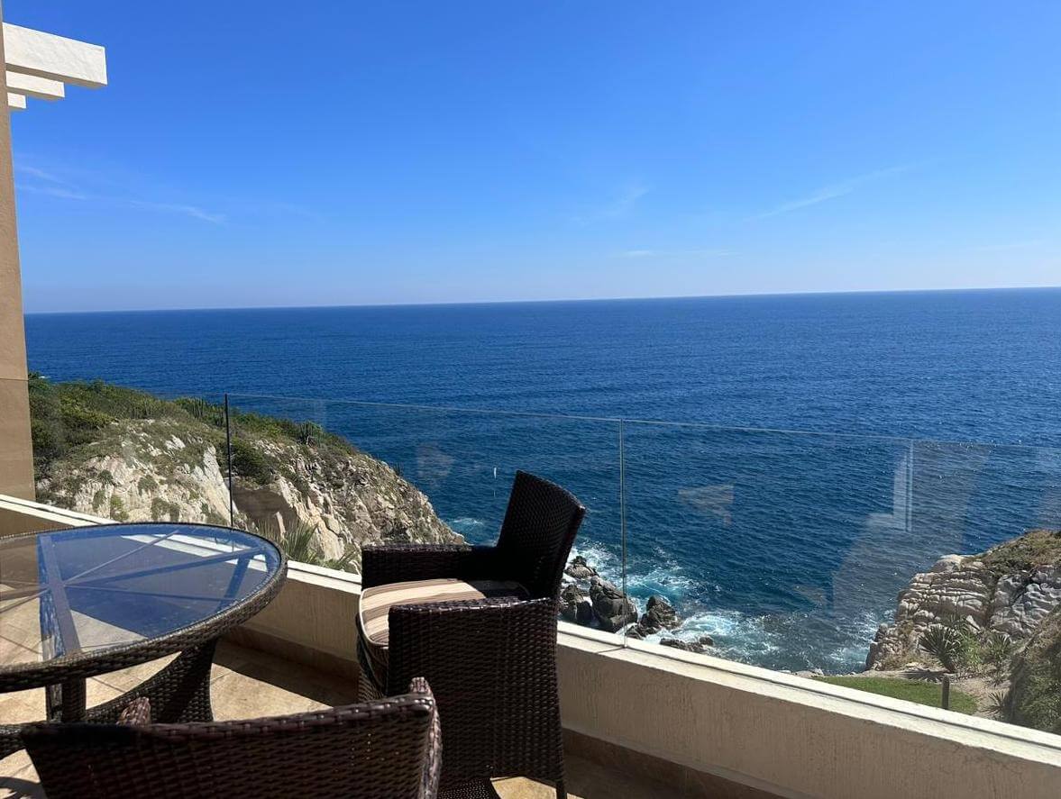 Ocean view penthouse, panoramic terrace, pool and Jacuzzi with sea view, furnished, 250 meters from the beach. for sale Huatulco.