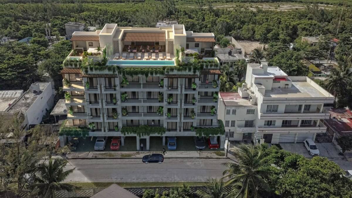 Estudio con acceso a la playa, terraza, tina, alberca y  Area de Coworking,  Venta en Puerto Morelos.