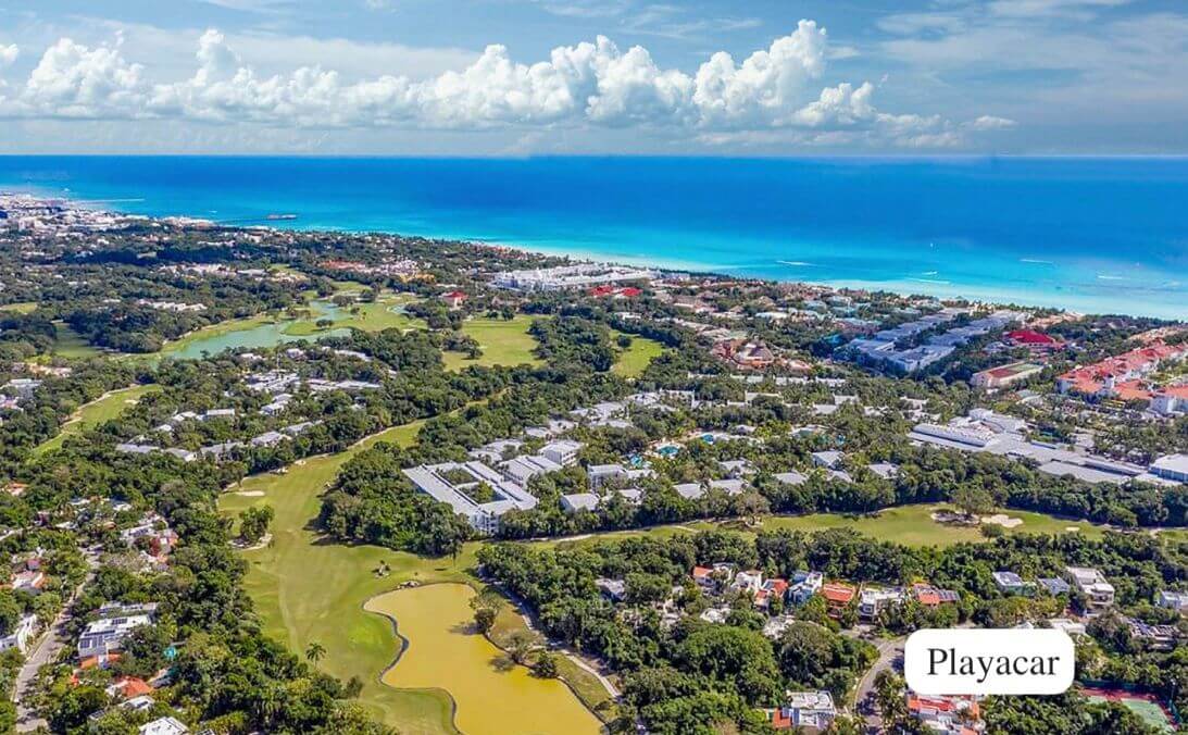 Condominium 350 meters from the sea, ocean view pool, art gallery, unique design, roof garden with jacuzzi, for sale in Playa del Carmen.