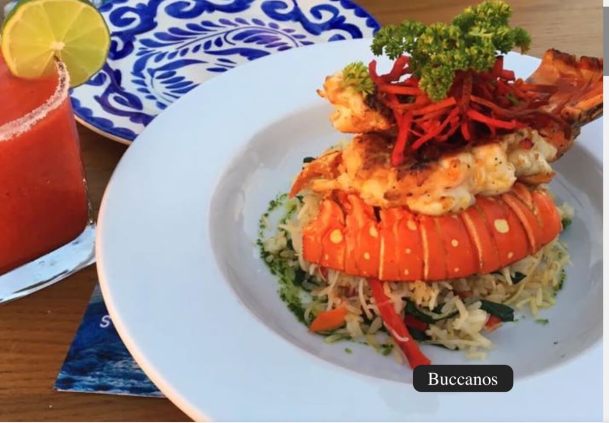 Condominium with balcony, ocean view infinity pool and jacuzzi for sale, downtown area, in Cozumel, Quintana Roo.