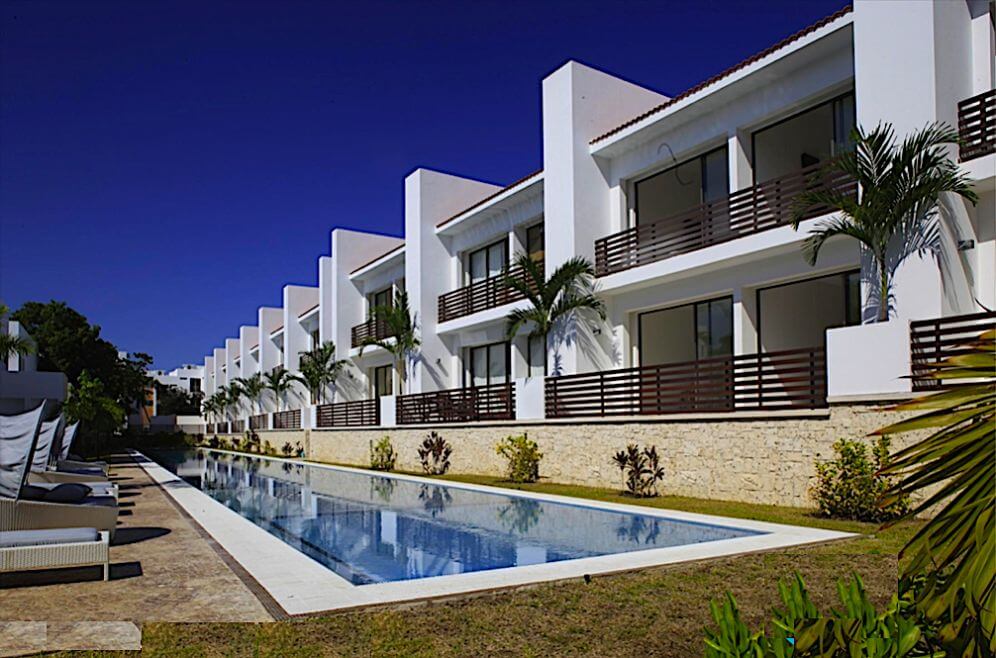 House in private community with clubhouse, children&amp;#39;s playground, pool with swimming lane, paddle tennis court, 7,000 m2 of green areas