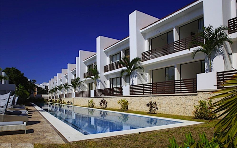 3 bedroom house in Playacar, pool with swimming lane, wading pool, terrace overlooking the pool, for sale, Playa del Carmen.