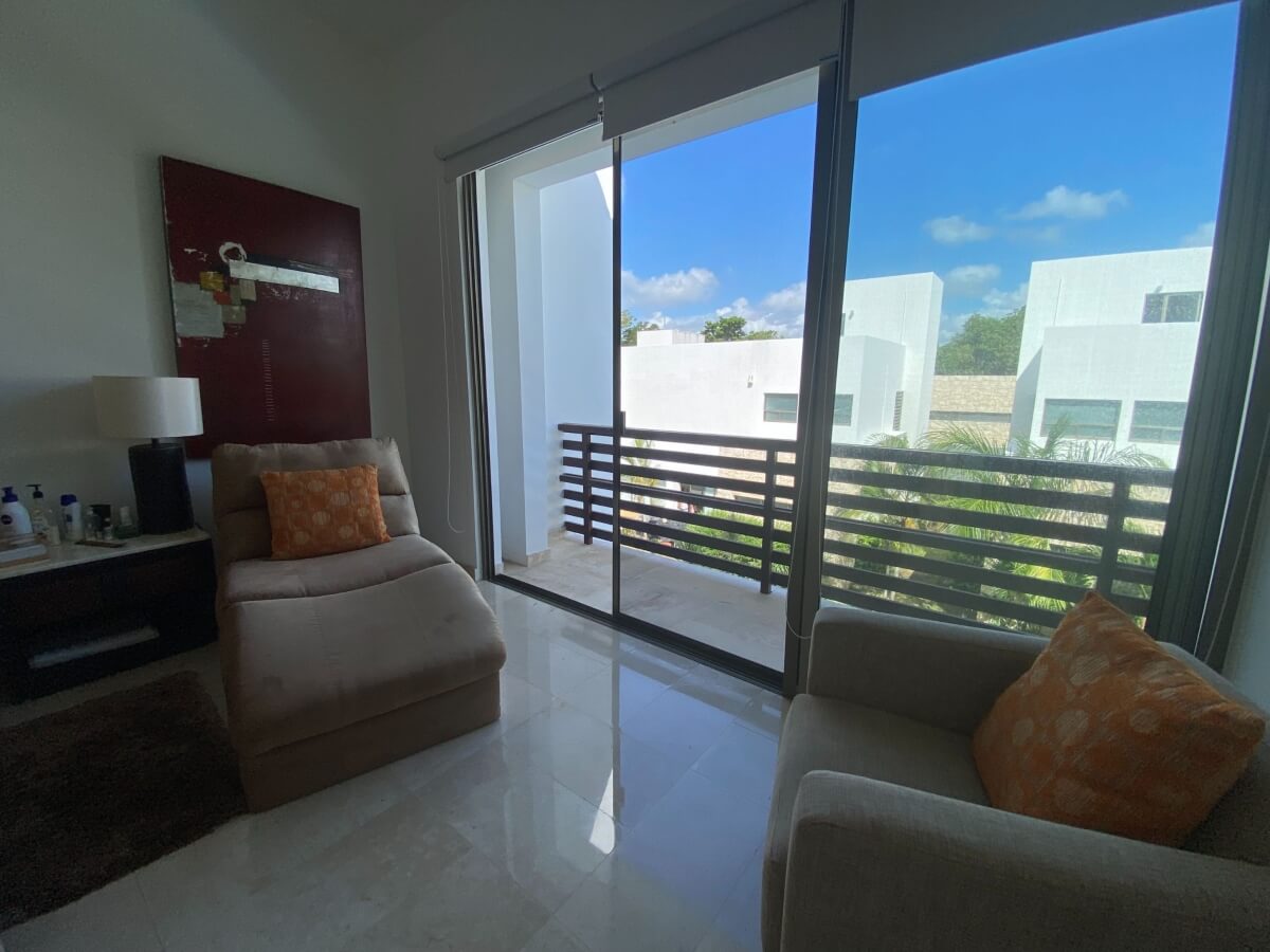 House in private community with clubhouse, children&amp;#39;s playground, pool with swimming lane, paddle tennis court, 7,000 m2 of green areas