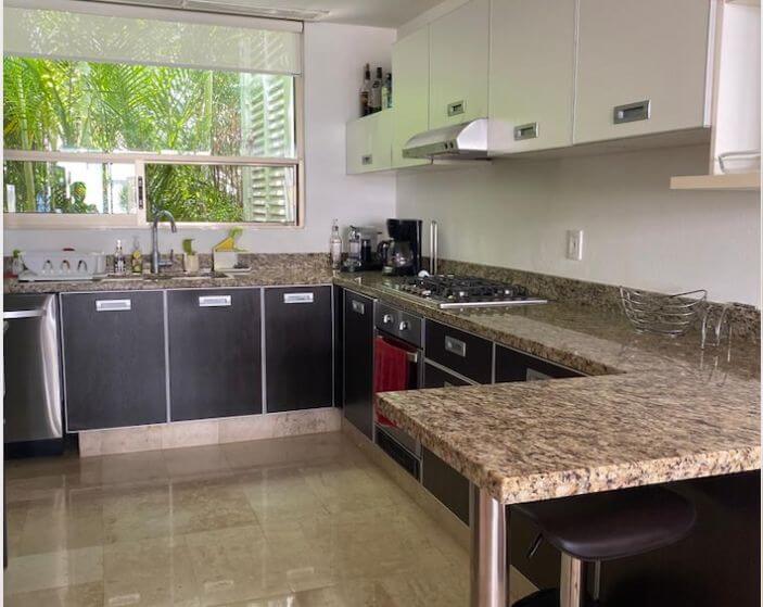 House in private community with clubhouse, children&amp;#39;s playground, pool with swimming lane, paddle tennis court, 7,000 m2 of green areas