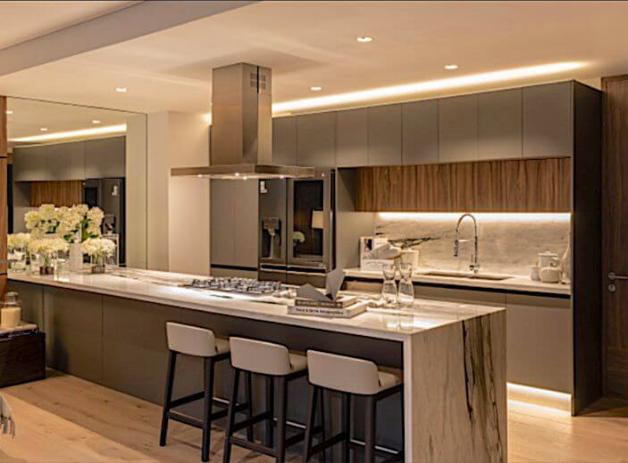 Luxury condominium with hotel amenities, Cuauht&eacute;moc, Mexico City