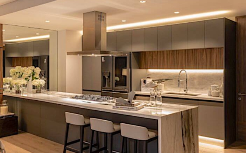 Large 314 m2 condo with family room, maid&amp;#39;s room, laundry area, 30 amenities, 13,000 m2 of green areas, designed by renown architect firm