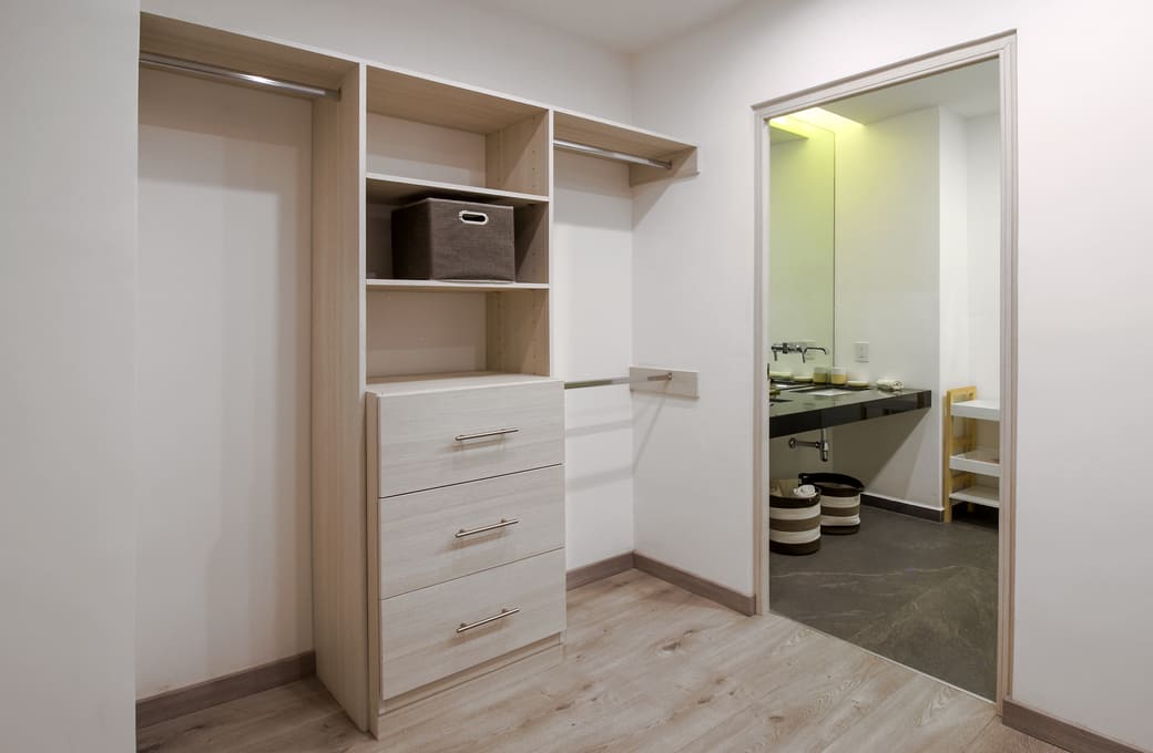 204 m2 condo with high ceilings, in Bosque Real, pet-friendly, covered pool, spa, playground, Huixquilucan Mexico City