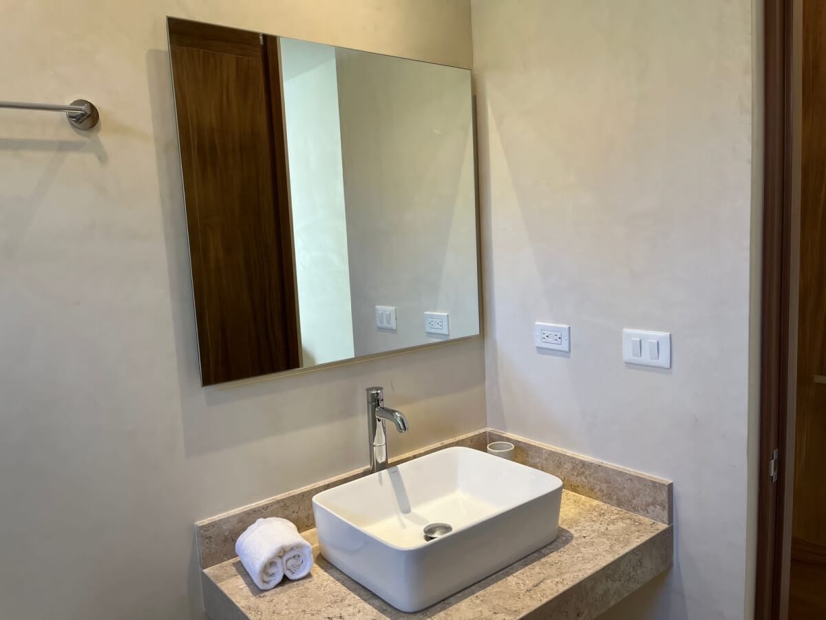 House for sale with private pool, two levels, terrace, patio, bar, cellar. Common areas, zen area, barbecue area, lounge bar.