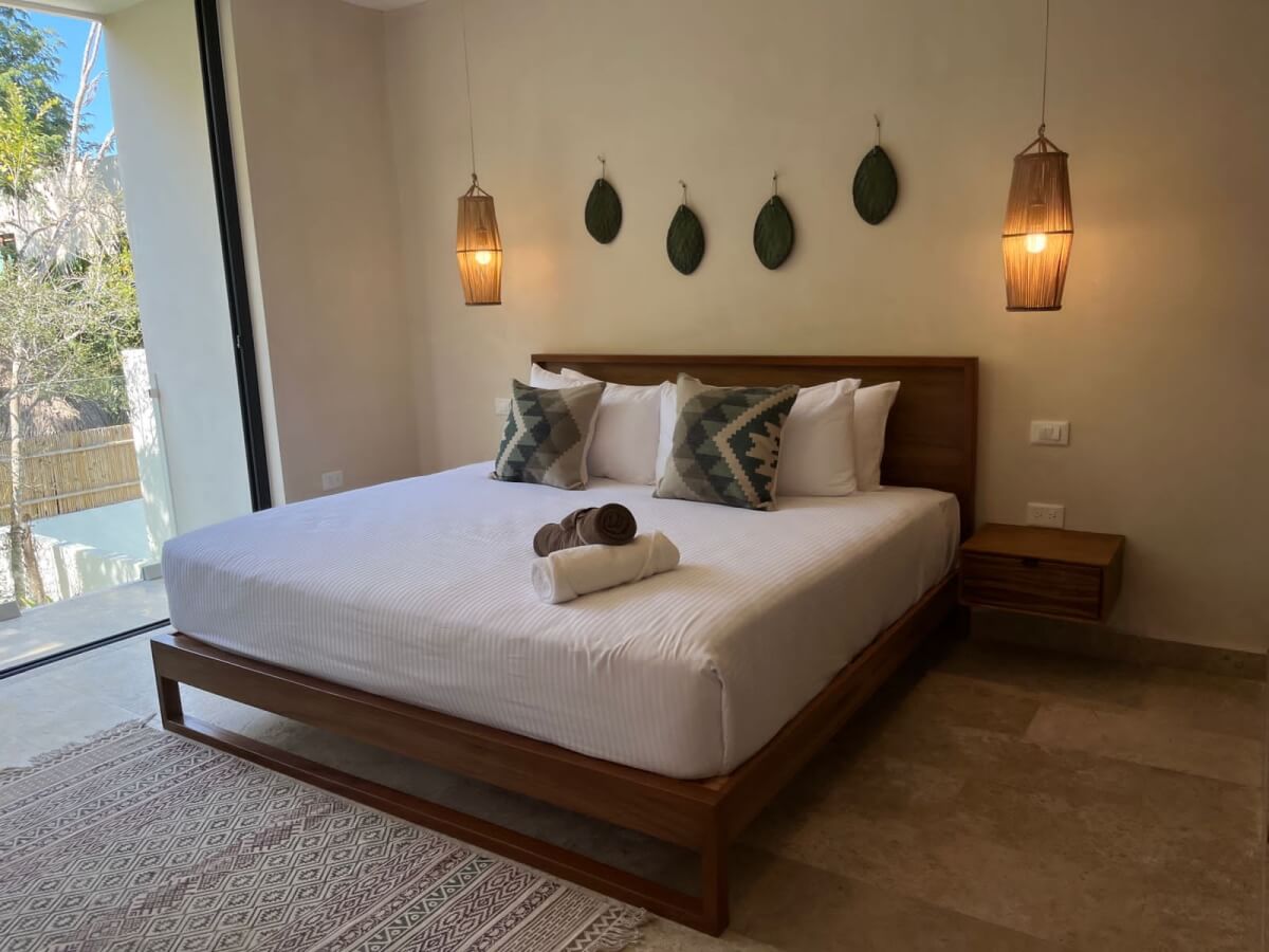 House for sale with private pool, two levels, terrace, patio, bar, cellar. Common areas, zen area, barbecue area, lounge bar.