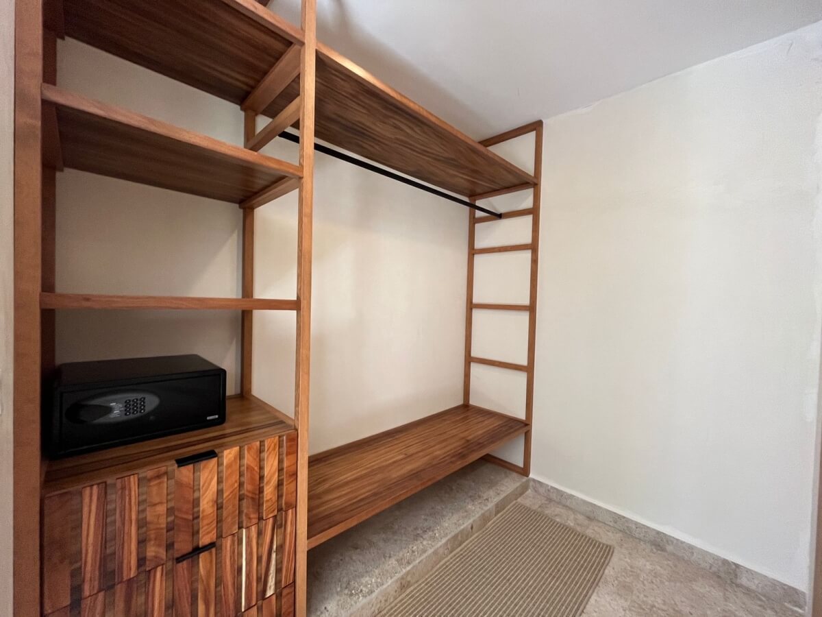 House for sale with private pool, two levels, terrace, patio, bar, cellar. Common areas, zen area, barbecue area, lounge bar.