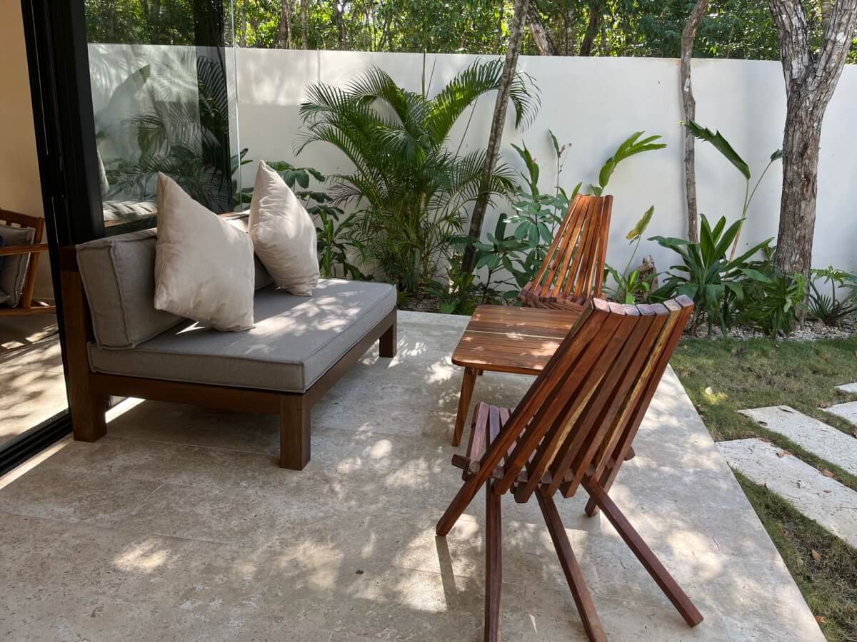 House for sale with private pool, two levels, terrace, patio, bar, cellar. Common areas, zen area, barbecue area, lounge bar.