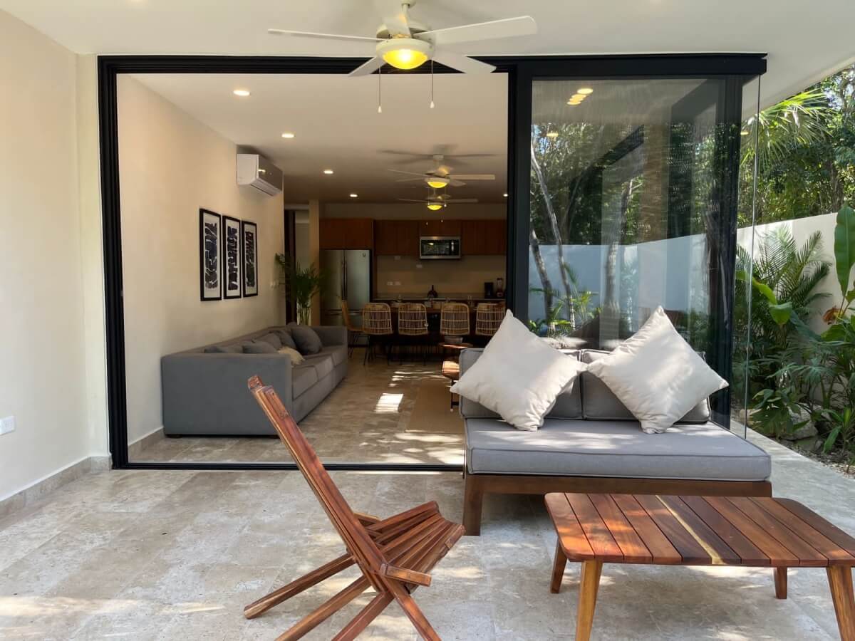 House for sale with private pool, two levels, terrace, patio, bar, cellar. Common areas, zen area, barbecue area, lounge bar.