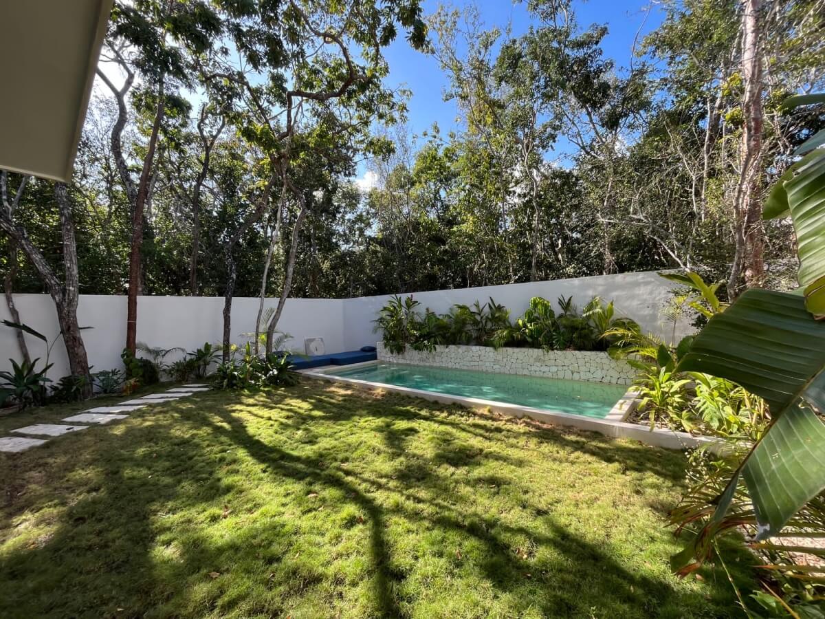 House for sale with private pool, two levels, terrace, patio, bar, cellar. Common areas, zen area, barbecue area, lounge bar.