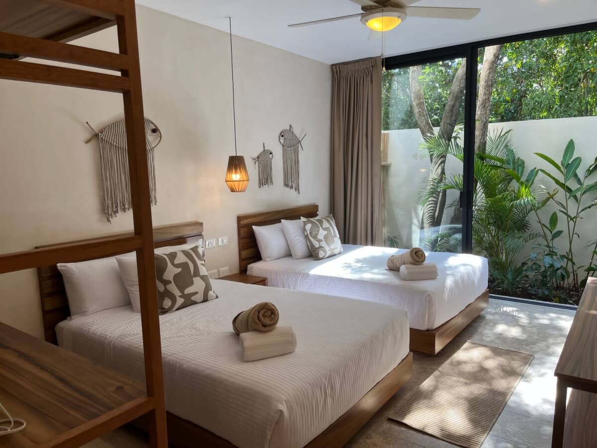 House for sale with private pool, two levels, terrace, patio, bar, cellar. Common areas, zen area, barbecue area, lounge bar.