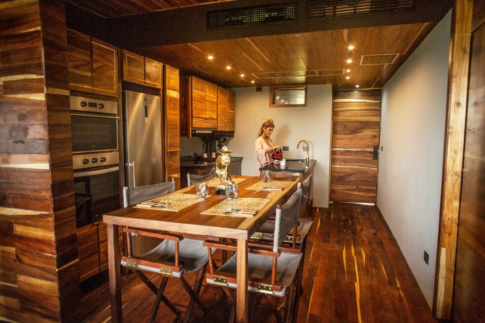 Luxury Condo steps from 5th Avenue and the beach