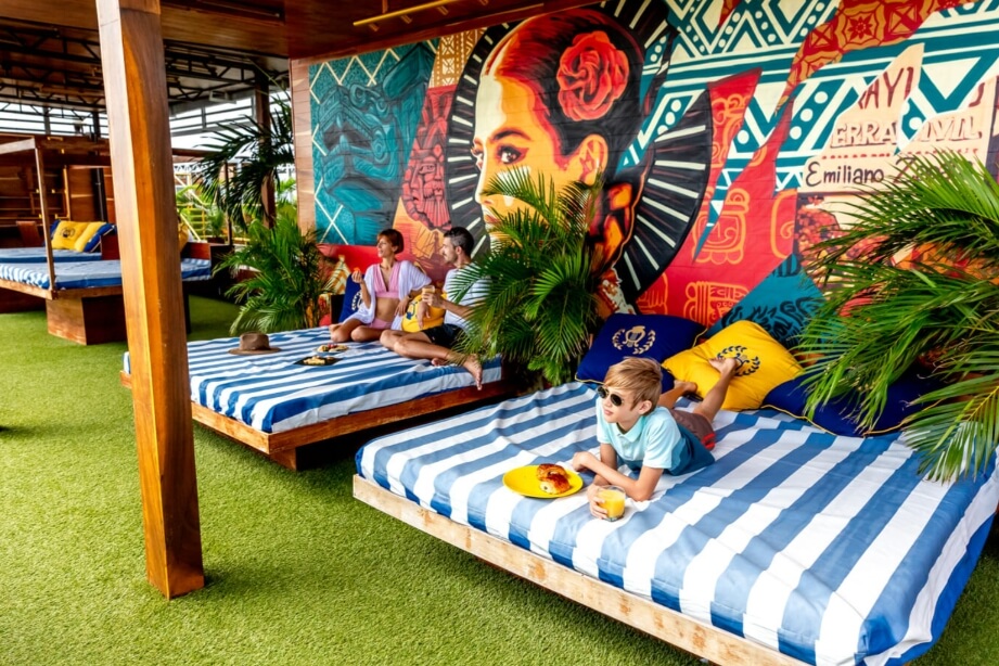 Departamento con terraza, vista al campo de golf, en venta Playa del Carmen.