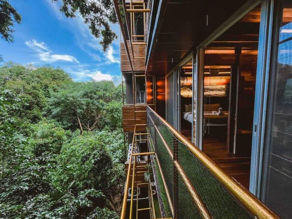 Departamento con terraza, vista al campo de golf, en venta Playa del Carmen.