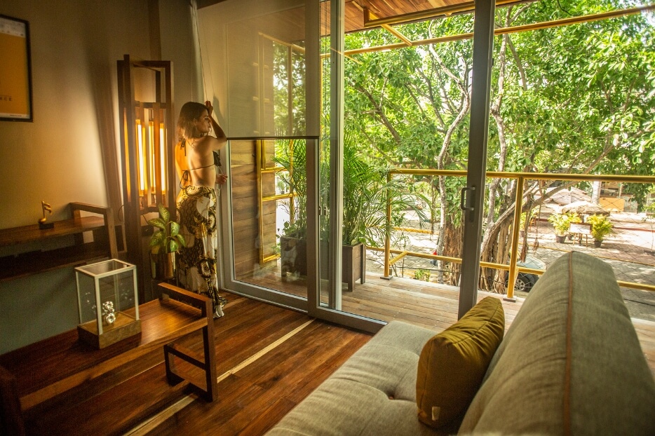 Departamento con terraza, vista al campo de golf, en venta Playa del Carmen.