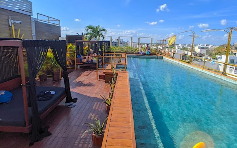 Estudio a 350 metros del mar, alberca con vista al mar, galer&iacute;a de arte, dise&ntilde;o &uacute;nico, roof garden con jacuzzi, venta Playa del Carmen.