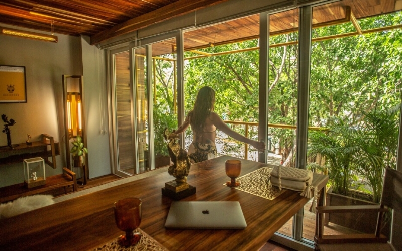 Penthouse 350 meters from the beach, ocean view pool, art gallery, unique design, roof garden with jacuzzi, for sale in Playa del Carmen.