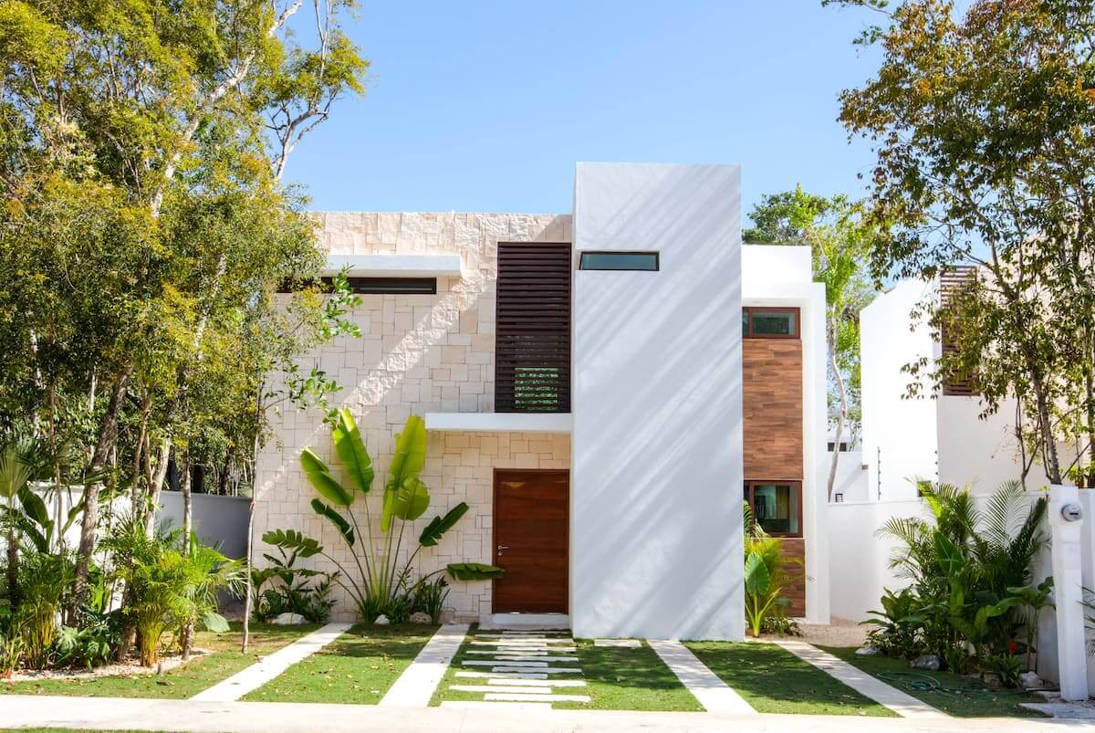 House for sale with private pool, two levels, terrace, patio, bar, cellar. Common areas, zen area, barbecue area, lounge bar.