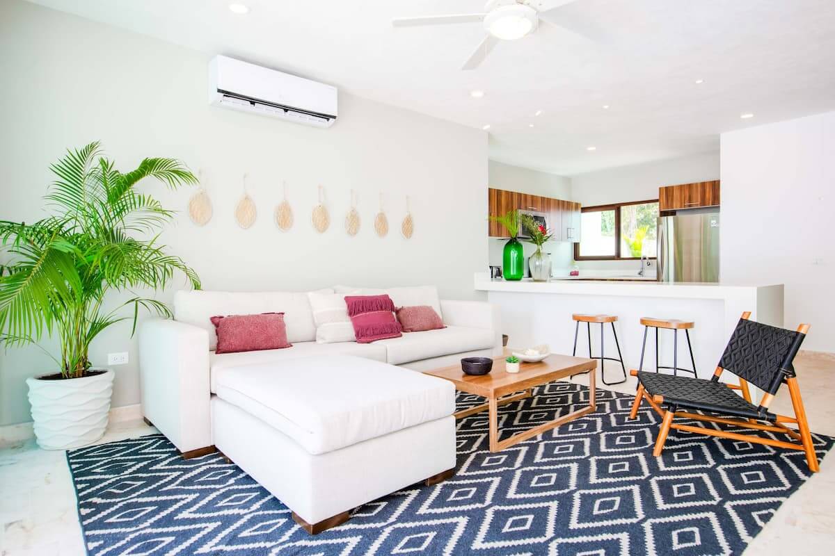 House for sale with private pool, two levels, terrace, patio, bar, cellar. Common areas, zen area, barbecue area, lounge bar.