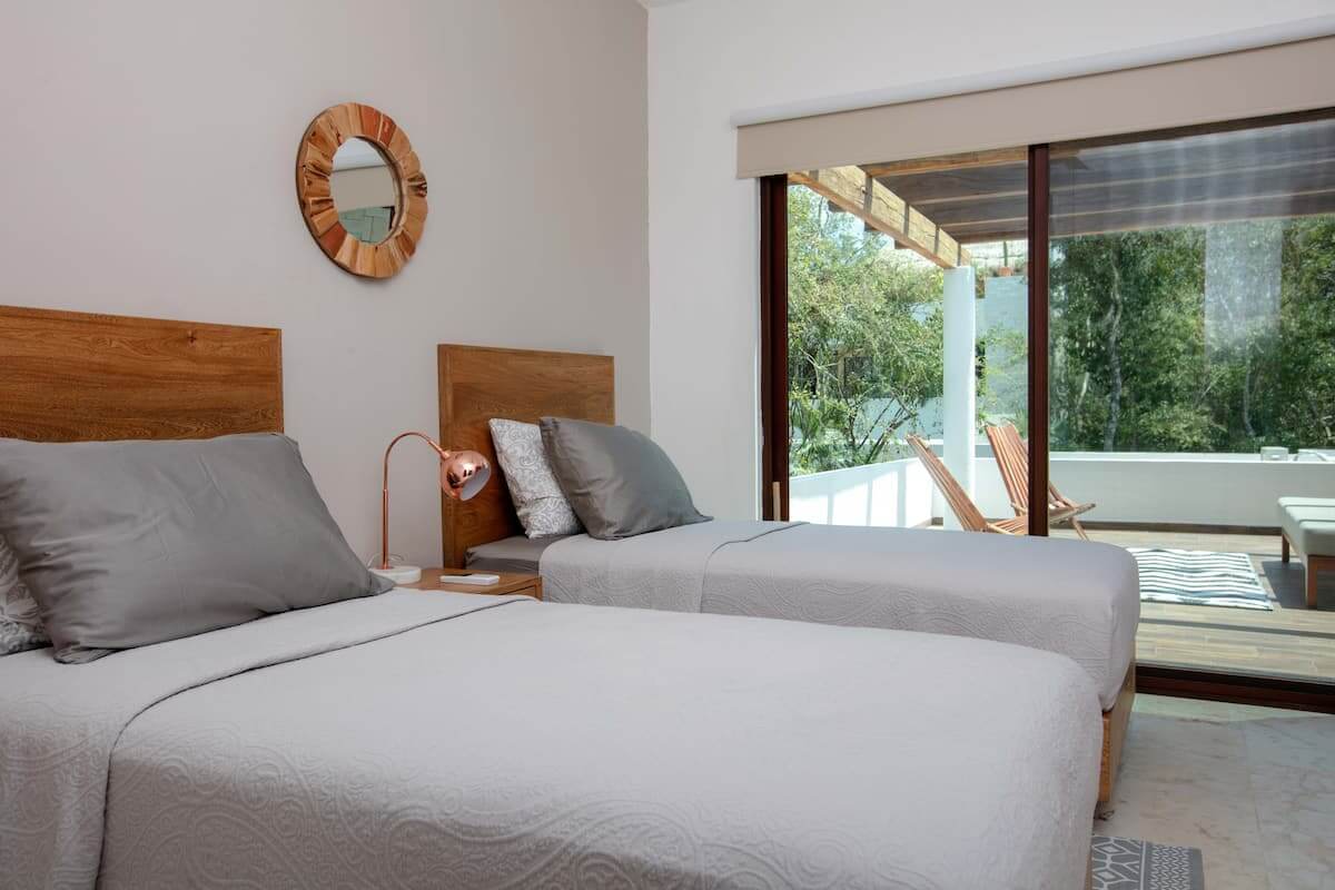 House for sale with private pool, two levels, terrace, patio, bar, cellar. Common areas, zen area, barbecue area, lounge bar.