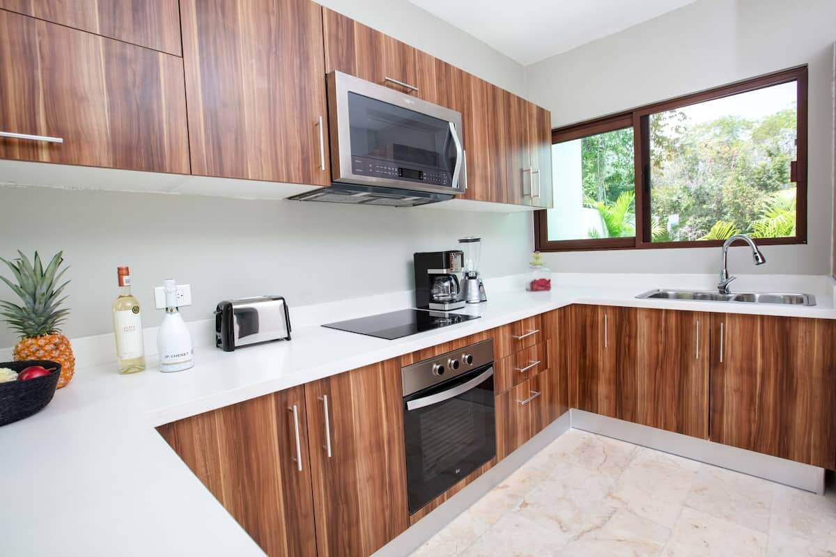 House for sale with private pool, two levels, terrace, patio, bar, cellar. Common areas, zen area, barbecue area, lounge bar.