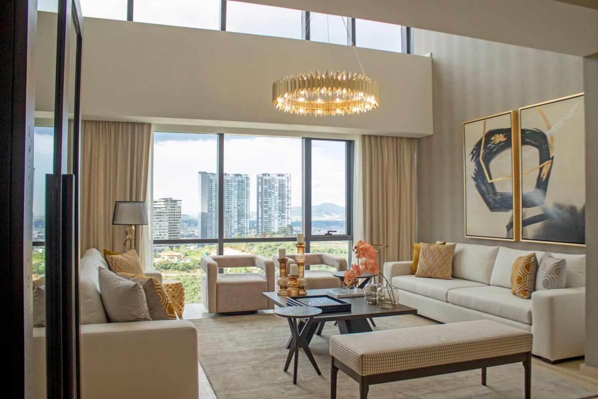 Condo with10m2 covered terrace, double height, heated pool, cafeteria, sky lounge, playground for children, pet friendly, pre-construction f