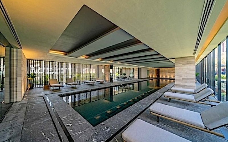 204 m2 condo with high ceilings, in Bosque Real, pet-friendly, covered pool, spa, playground, Huixquilucan Mexico City