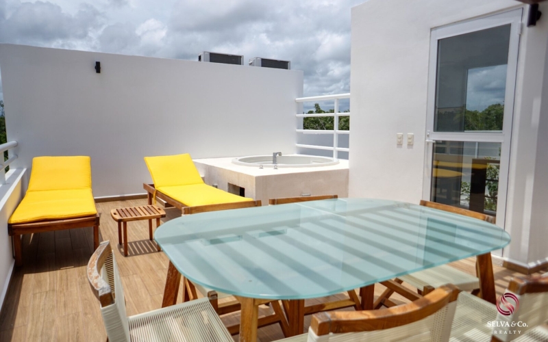 Penthouse with Private Terrace, Jacuzzi and Rooftop for Sale