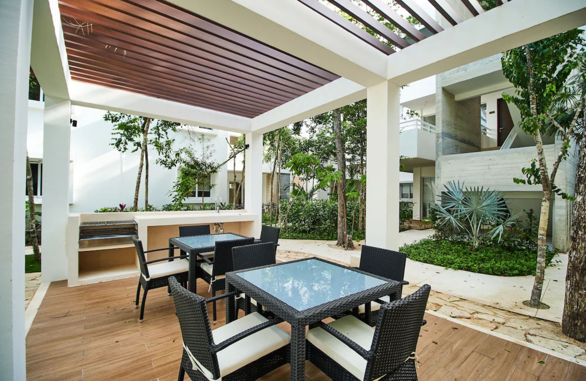 Penthouse with exclusive pool for adults on the rooftop, family pool on the ground floor, gym, co-working, spa, in pre-construction for sale