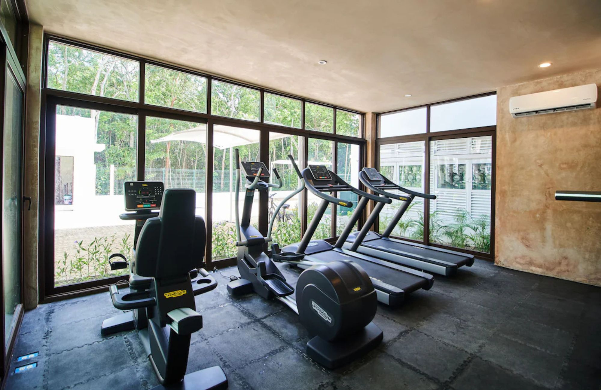 Penthouse with exclusive pool for adults on the rooftop, family pool on the ground floor, gym, co-working, spa, in pre-construction for sale