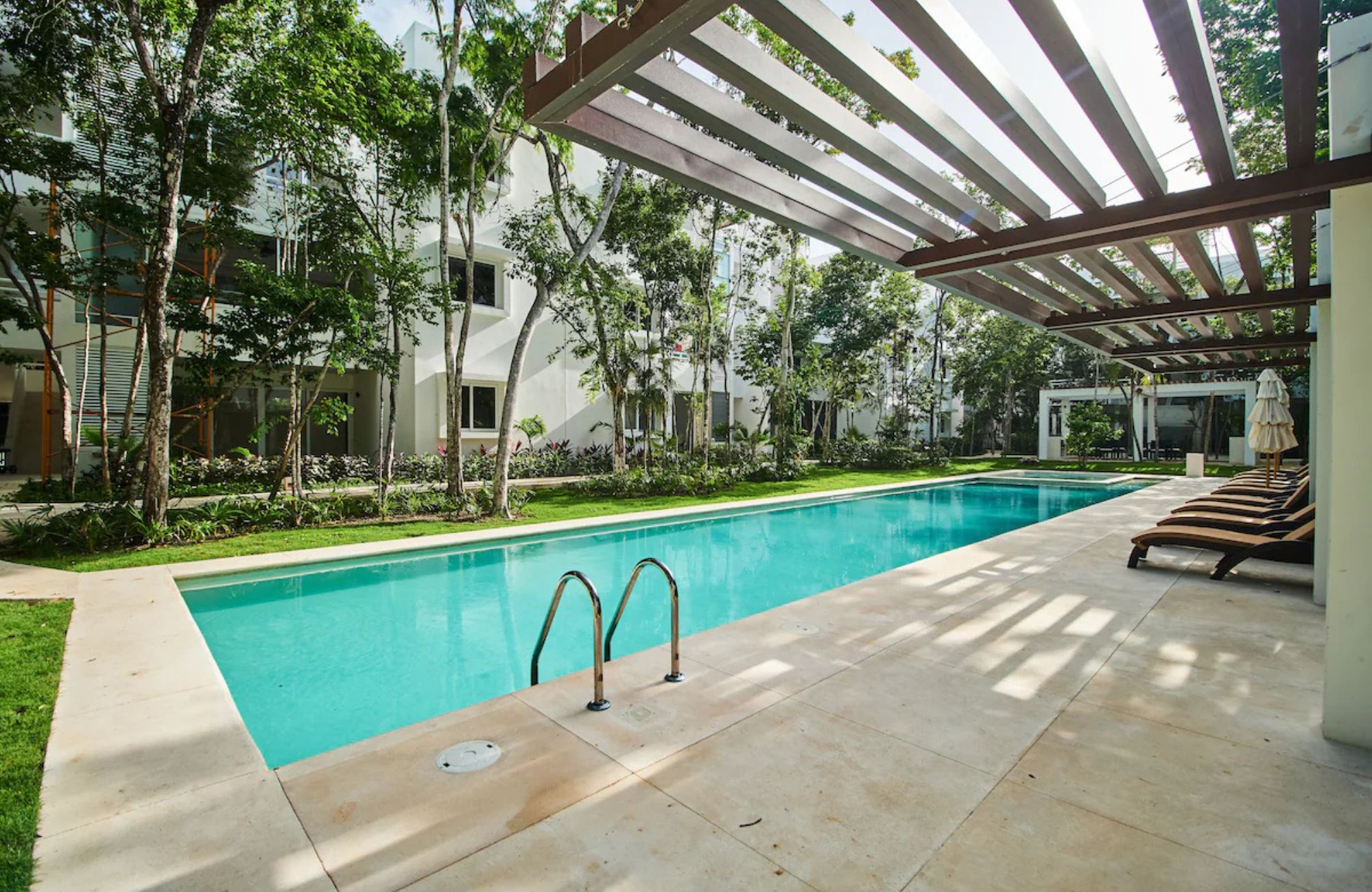 Penthouse with exclusive pool for adults on the rooftop, family pool on the ground floor, gym, co-working, spa, in pre-construction for sale